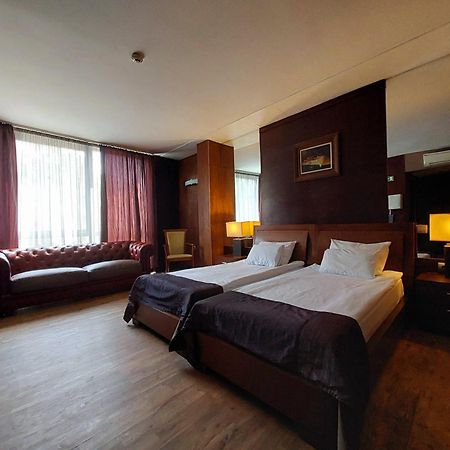 Hotel City פלבן מראה חיצוני תמונה