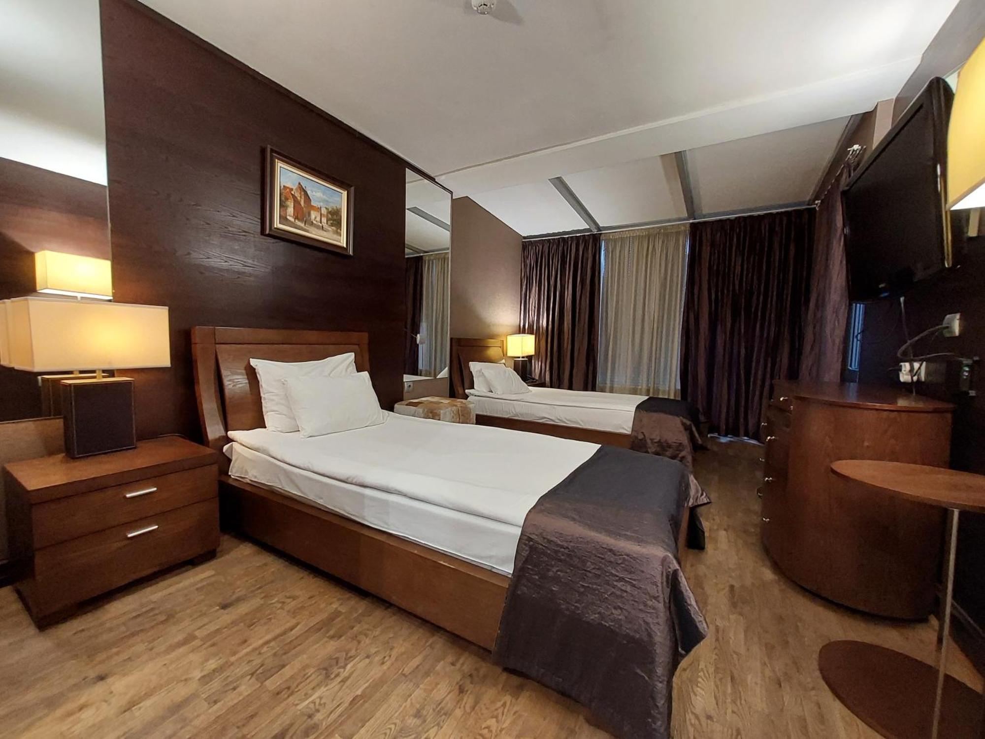 Hotel City פלבן מראה חיצוני תמונה
