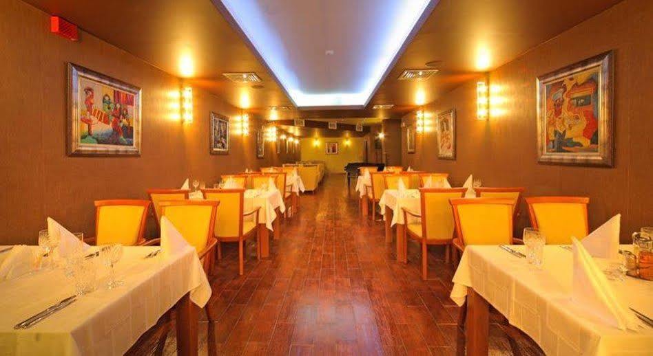 Hotel City פלבן מראה חיצוני תמונה